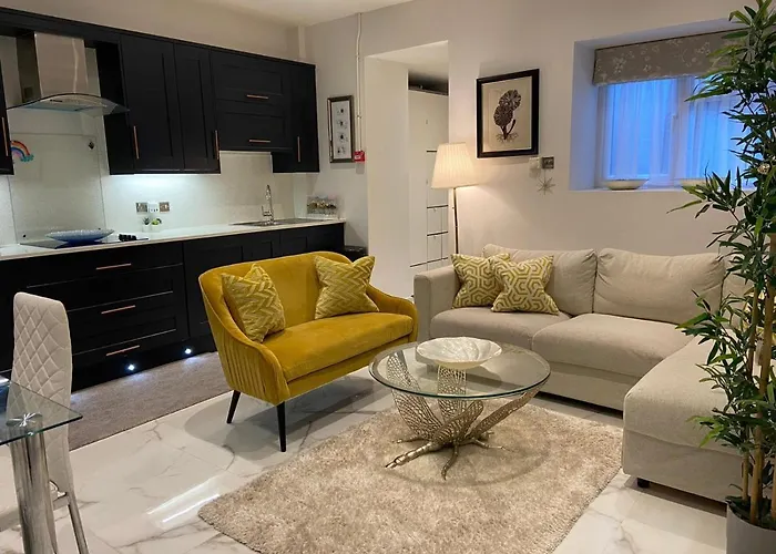 Elegant 2 Bed Flat In Chiswick