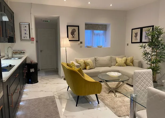 Elegant 2 Bed Flat In Chiswick